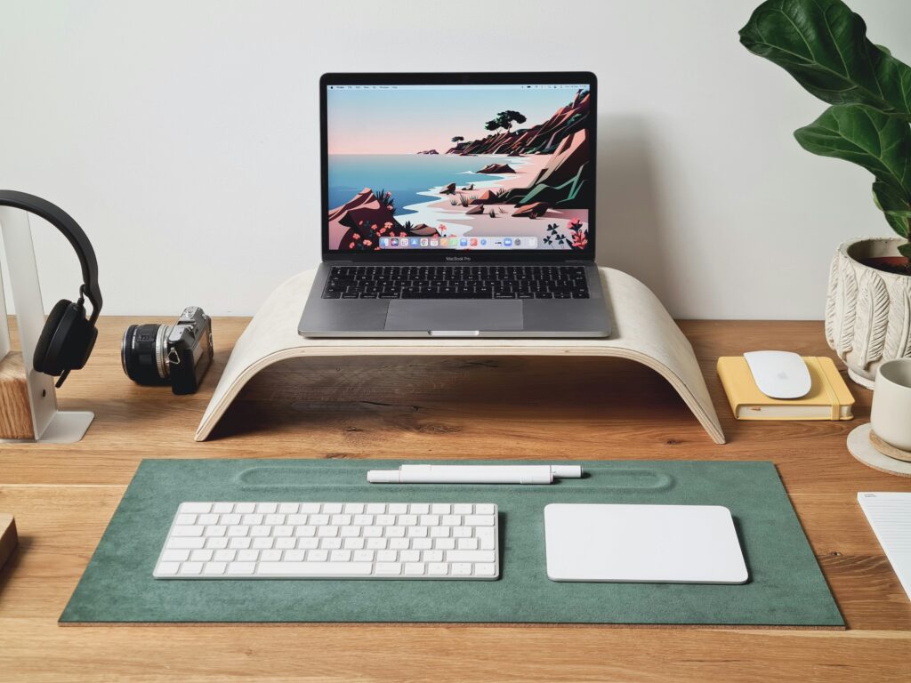 etup bureau ergonomique avec support laptop en bois